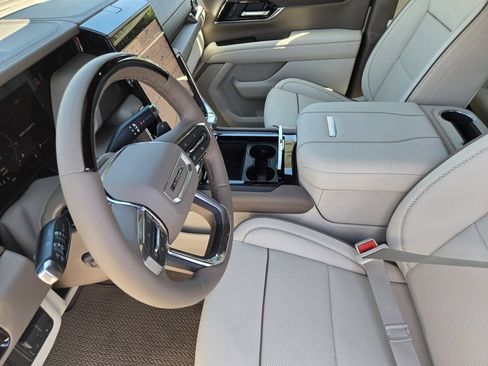 New 2026 GMC Yukon Denali w/ Denali Reserve Package AWD/4WD image 8