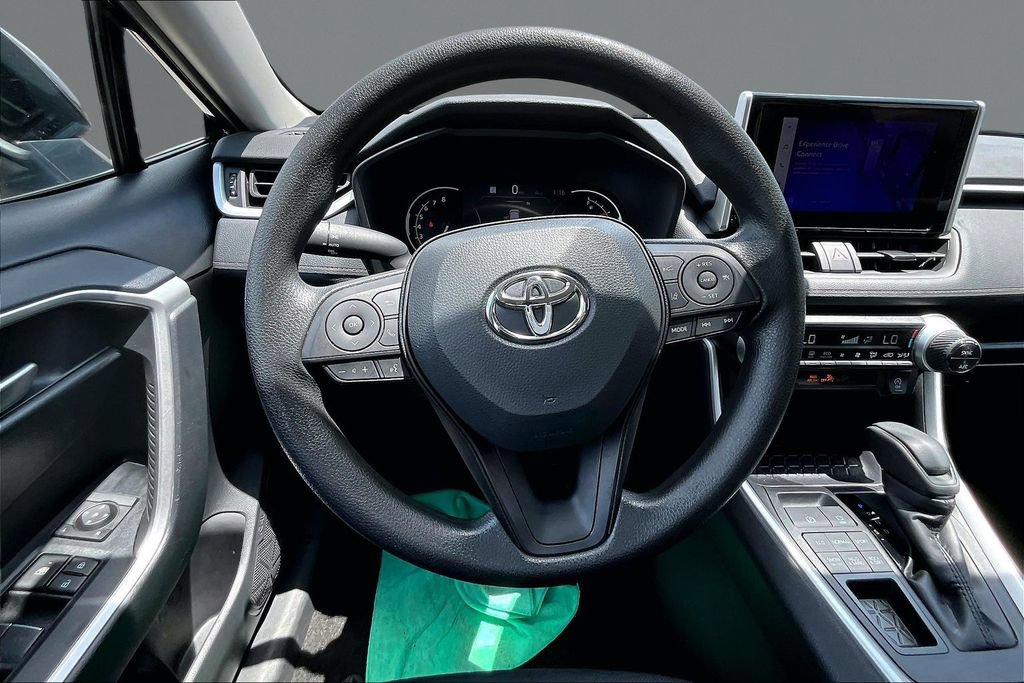 Used 2025 Toyota RAV4 XLE AWD/4WD image 5