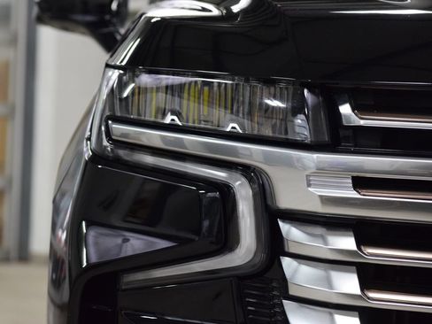 Used 2023 Chevrolet Suburban High Country AWD/4WD image 12