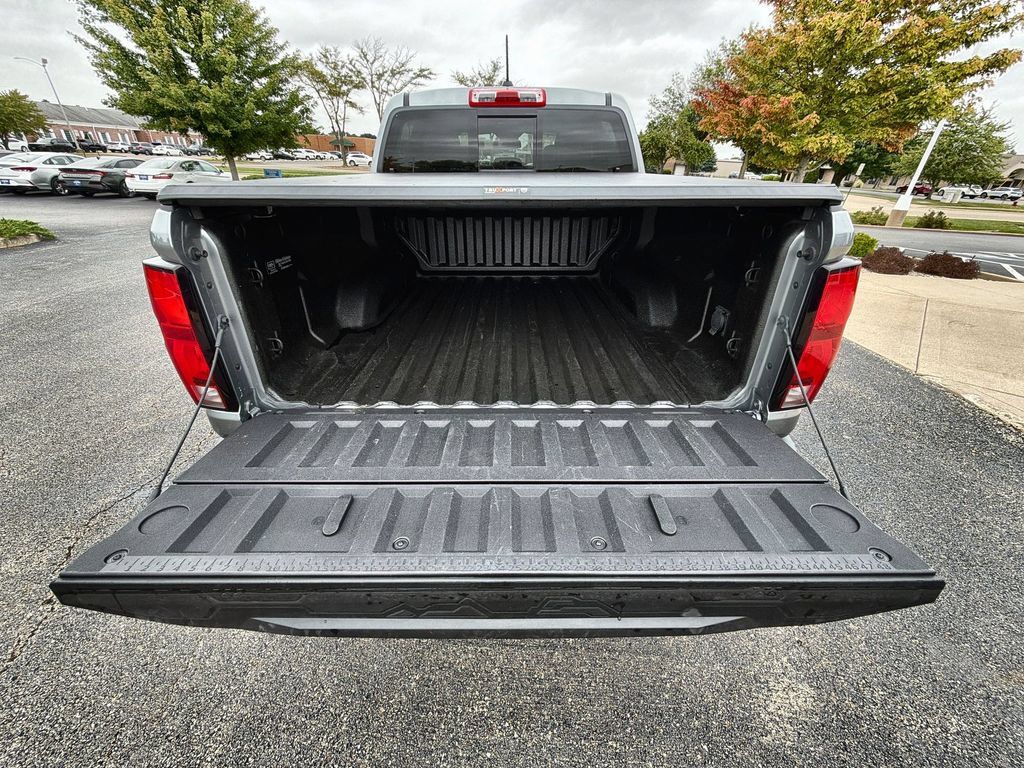 Used 2023 Chevrolet Colorado LT w/ LT Convenience Package III AWD/4WD image 18