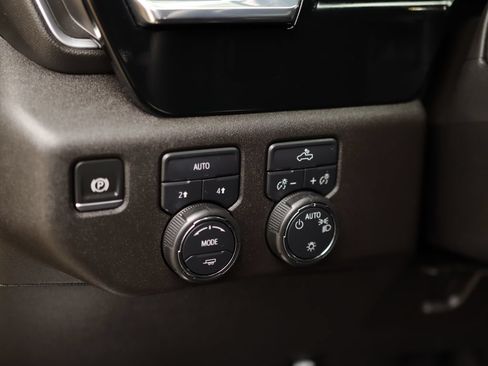 Used 2024 Chevrolet Silverado 1500 LT AWD/4WD image 10