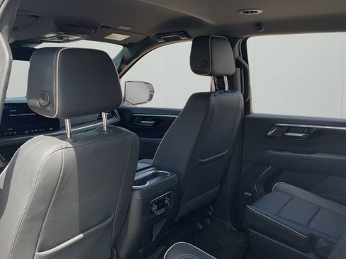Used 2025 Chevrolet Suburban Premier AWD/4WD image 52