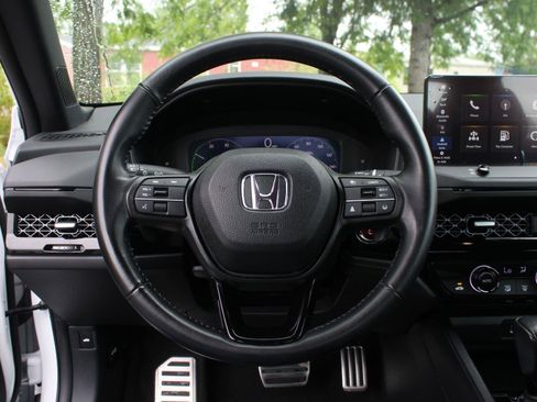 Used 2023 Honda Accord Sport image 9