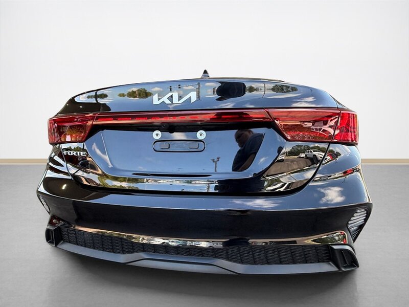 Used 2023 Kia Forte LXS FWD image 5