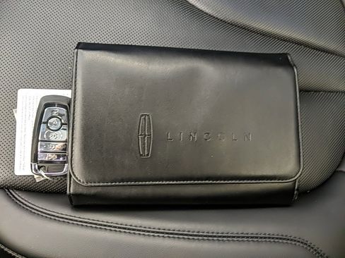 Certified 2022 Lincoln Nautilus Reserve image 30