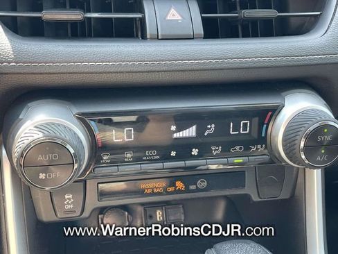 Used 2019 Toyota RAV4 XLE FWD image 37