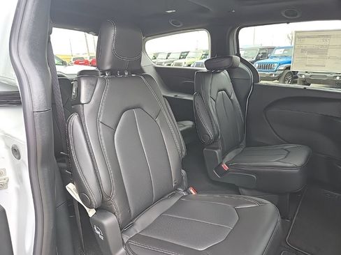 New 2026 Chrysler Pacifica Select w/ S Appearance Package FWD image 78