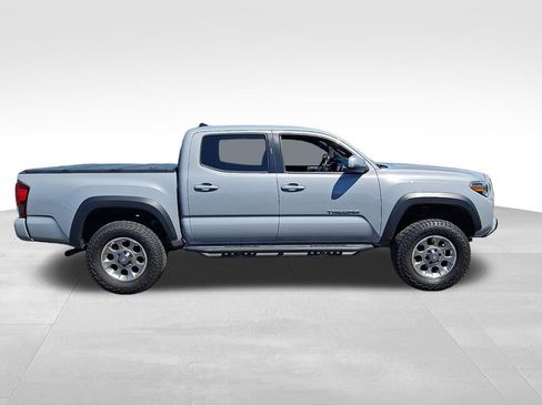 Used 2019 Toyota Tacoma SR AWD/4WD image 7