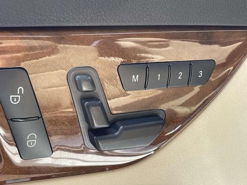 Used 2015 Mercedes-Benz SLK 250 image 17