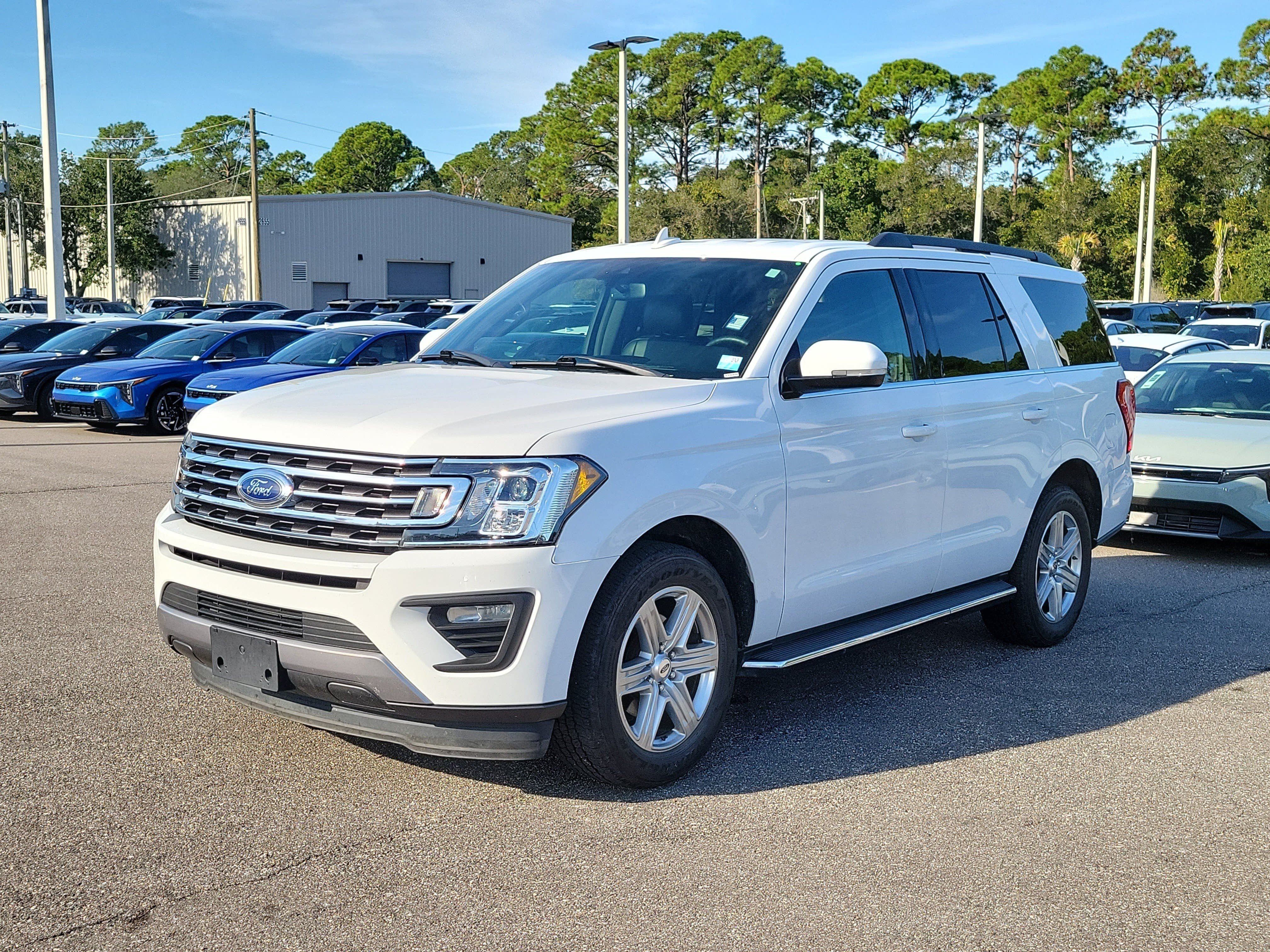 Used 2019 Ford Expedition XLT w/ Equipment Group 202A RWD image 3