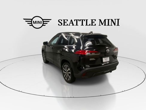 Used 2024 Toyota Corolla Cross XLE w/ Convenience Package AWD/4WD image 9