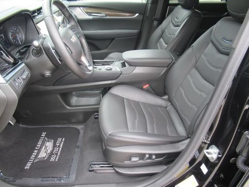 Certified 2025 Cadillac XT6 Sport w/ Platinum Package AWD/4WD image 17