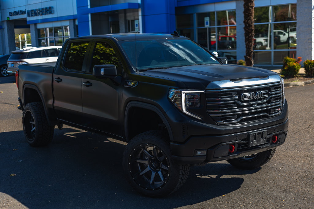 Used 2024 GMC Sierra 1500 AT4 w/ Technology Package AWD/4WD image 2
