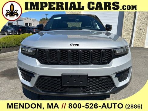 New 2025 Jeep Grand Cherokee Limited AWD/4WD image 4