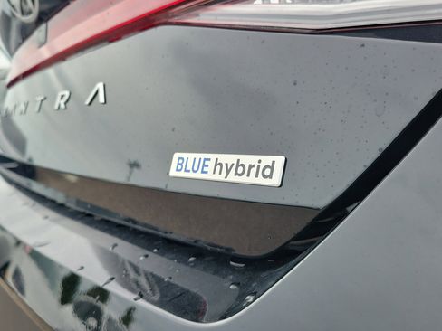 Certified 2025 Hyundai Elantra Hybrid FWD image 29