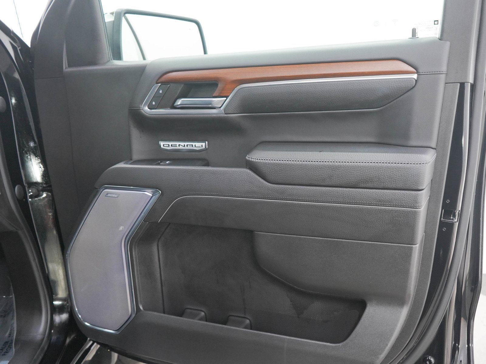 Used 2023 GMC Sierra 1500 Denali w/ Technology Package AWD/4WD image 12