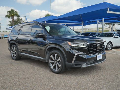 Used 2025 Honda Pilot Touring image 3