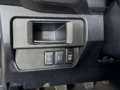 Used 2018 Toyota Tacoma TRD Sport AWD/4WD image 11