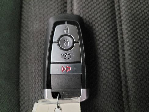 Used 2019 Ford Fusion SE FWD image 32