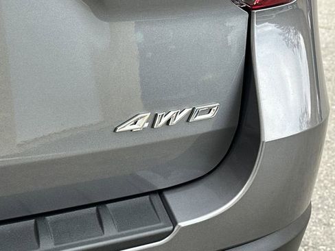 Used 2022 Ford Explorer XLT w/ Equipment Group 202A image 13