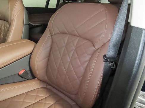 Used 2025 BMW X7 xDrive40i w/ Premium Package AWD/4WD image 15