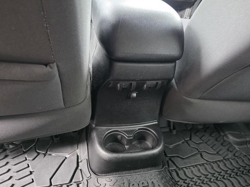Used 2015 Jeep Wrangler Unlimited Sahara AWD/4WD image 13
