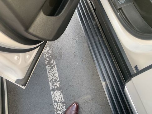 Used 2023 GMC Yukon XL Denali image 15