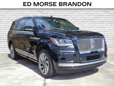 Used 2023 Lincoln Navigator Reserve image 3