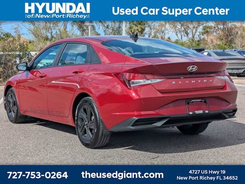 Certified 2023 Hyundai Elantra SEL image 3