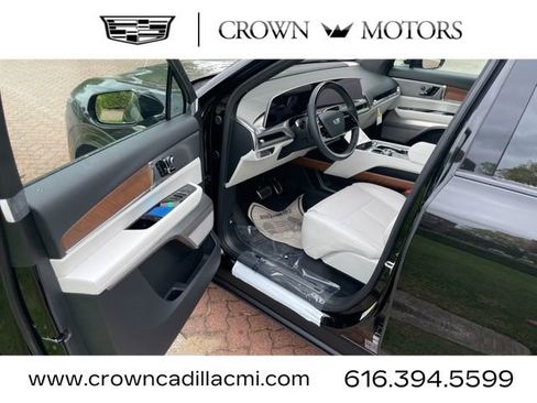 New 2026 Cadillac Vistiq Luxury w/ LPO, Floor Liner Package image 18