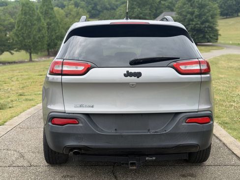 Used 2015 Jeep Cherokee Latitude FWD image 9