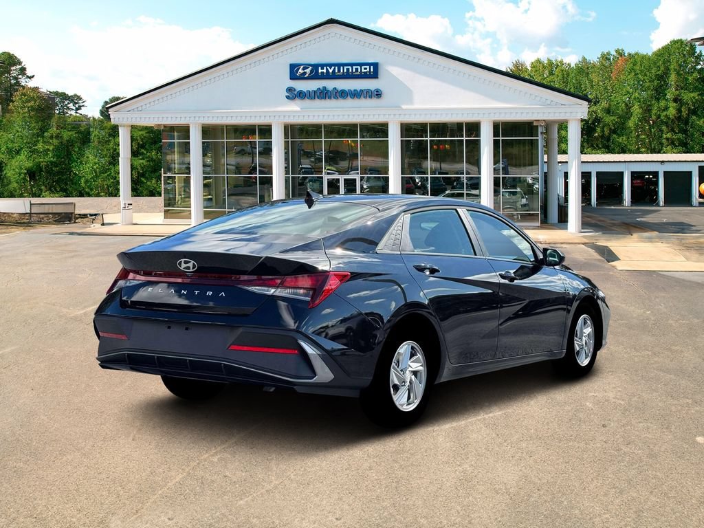 New 2026 Hyundai Elantra SE FWD image 7