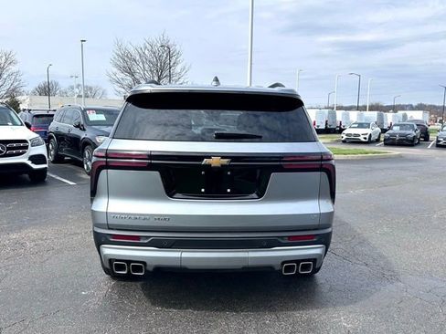 Used 2024 Chevrolet Traverse LT image 10