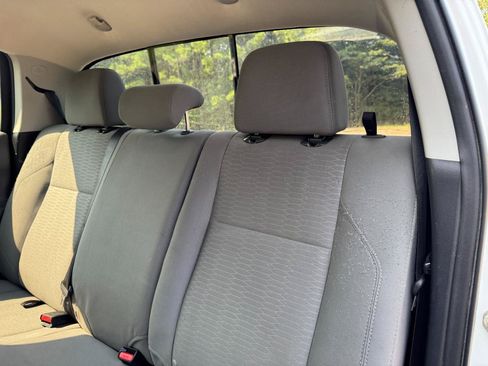 Used 2018 Toyota Tacoma SR5 AWD/4WD image 18