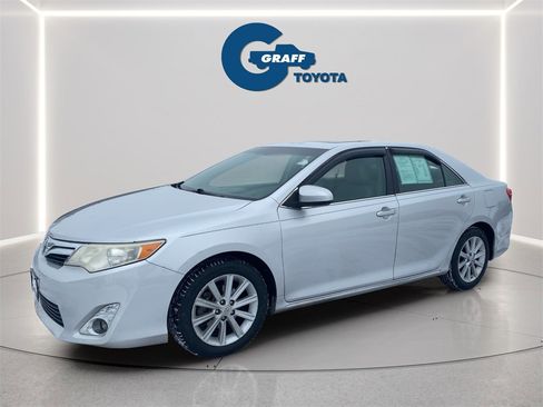 Used 2014 Toyota Camry XLE w/ Leather Package image 2