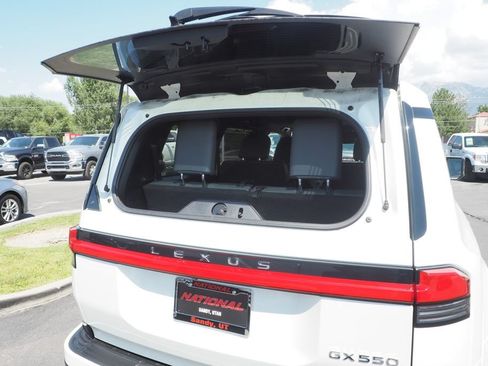 Used 2024 Lexus GX 550 w/ Cold Area Package AWD/4WD image 20