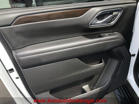 Used 2022 GMC Yukon XL SLE w/ Gmc Pro Safety Plus Package RWD image 17