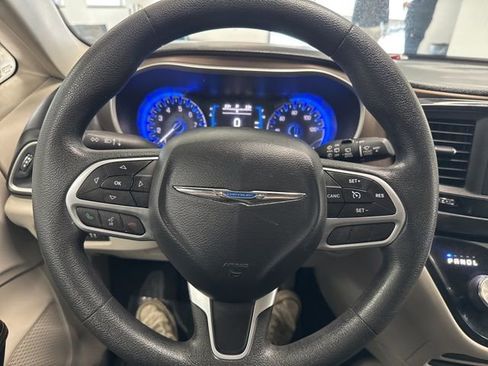 Used 2017 Chrysler Pacifica LX image 33