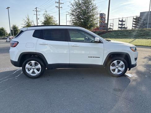 Used 2020 Jeep Compass Latitude AWD/4WD image 10