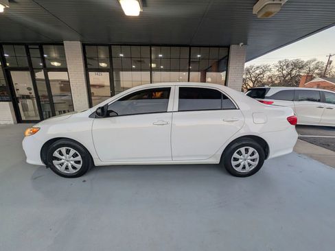 Used 2010 Toyota Corolla image 2