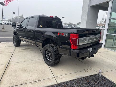 Used 2022 Ford F250 Platinum w/ FX4 Off-Road Package image 3