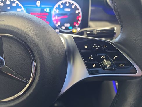 Used 2025 Mercedes-Benz GLC 300 4MATIC image 18