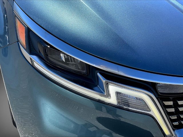 Certified 2023 Kia Carnival SX FWD image 40