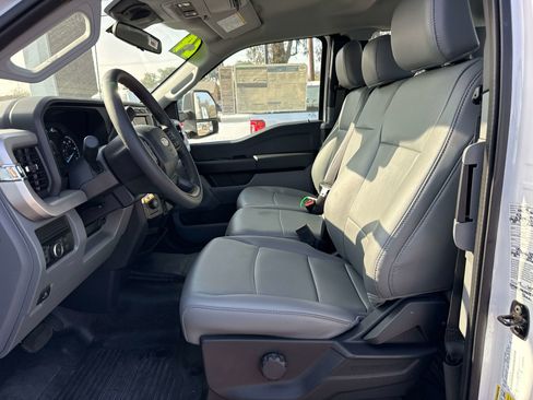 Used 2024 Ford F250 XL w/ XL Chrome Package image 23