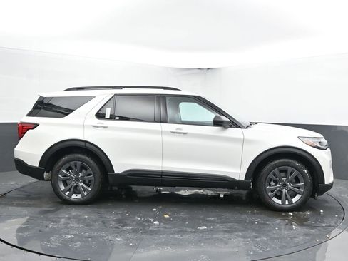 New 2026 Ford Explorer Active w/ Active Comfort Package image 11