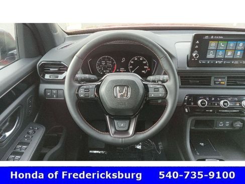 Used 2025 Honda Pilot TrailSport image 26