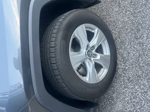 Used 2020 Toyota RAV4 XLE image 9