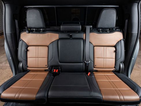 Used 2025 Chevrolet Silverado 2500 High Country w/ Technology Package image 35