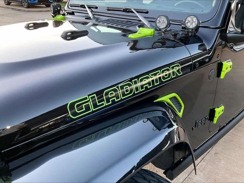 Used 2025 Jeep Gladiator Sport image 10