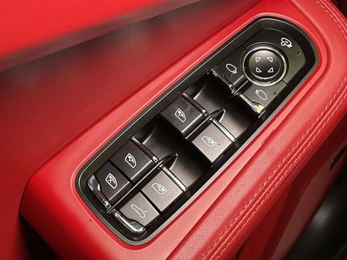 Used 2023 Porsche Macan image 39